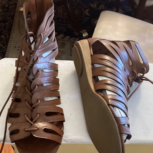MIA Brown stringed up Brown sandals wrapped around ankle size 8 - Picture 7 of 8